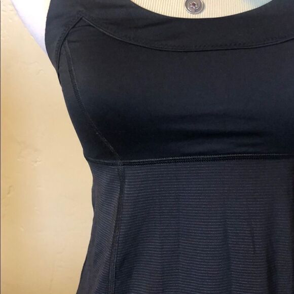 Lululemon tank top 4 (2050) - Picture 2 of 5